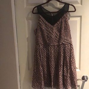 ☘️Lauren Conrad polka dot pleated dress